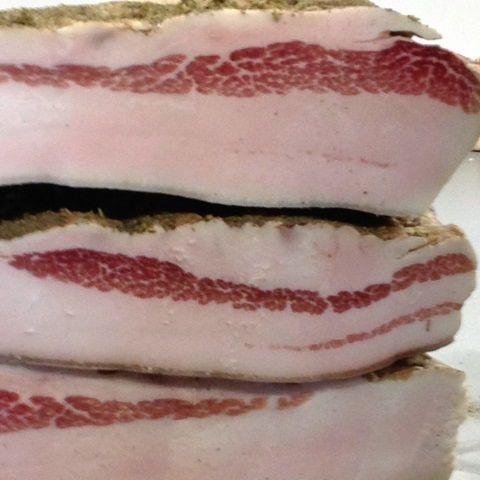 Lardo steso e condito con erbe aromatiche