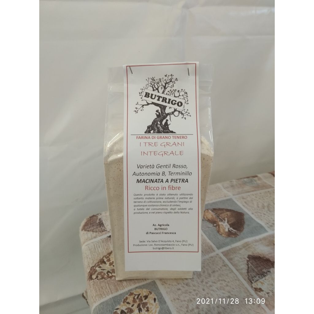 Farina di grano tenero I TRE GRANI INTEGRALE conf. 1Kg. Sottovuoto.