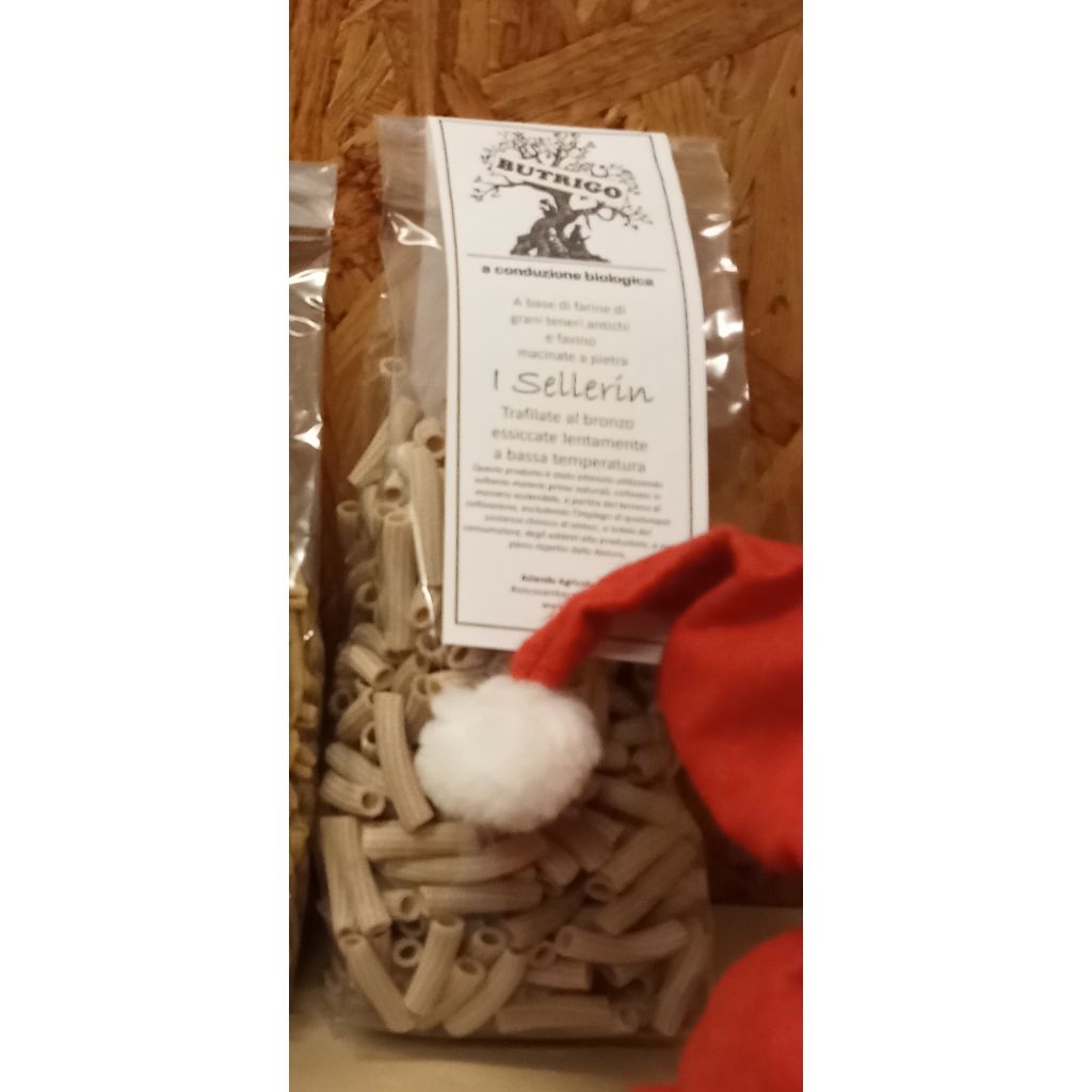 I SELLERIN (tipo sedani, pasta corta) a base di grano tenero e favino, macinati a pietra
