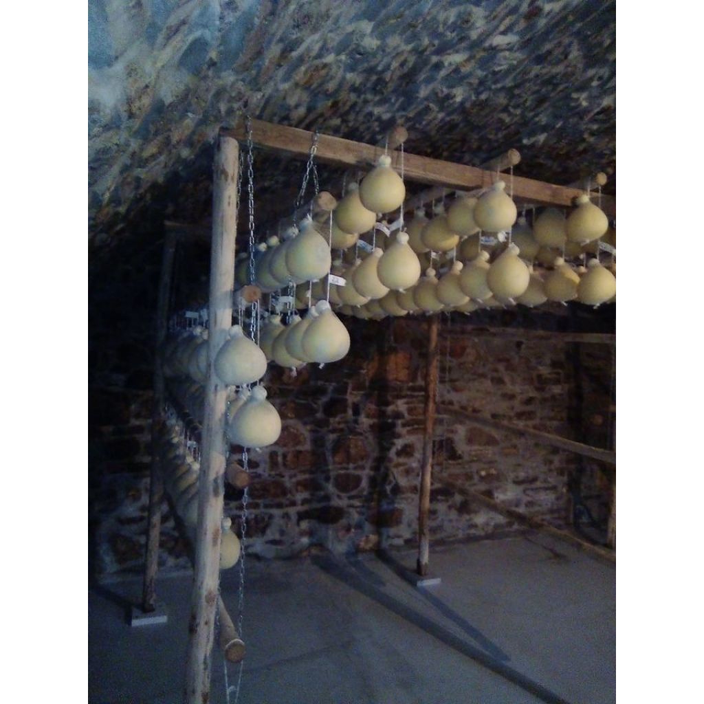 Caciocavallo di latte da fieno (1 Pezzo da 2,2 - 2,3 KG circa)