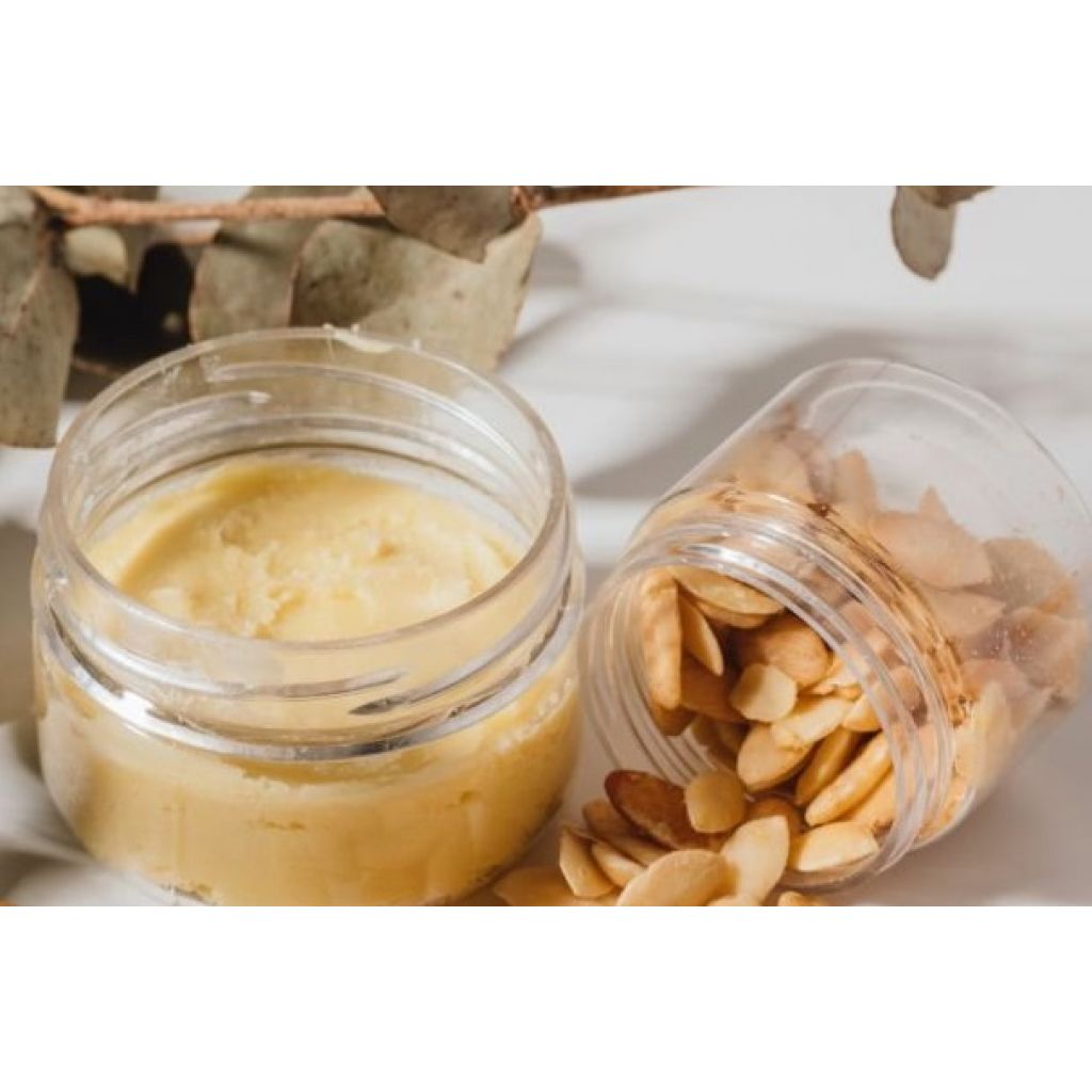 Spreadable cream of 100% sicilian peeled almons sugar-free