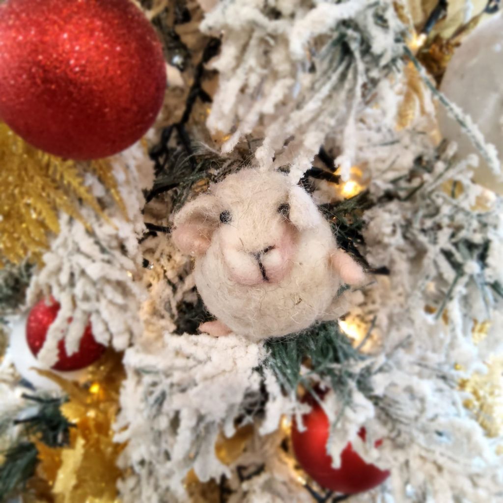 Pecorella infeltrita ad ago BIANCA