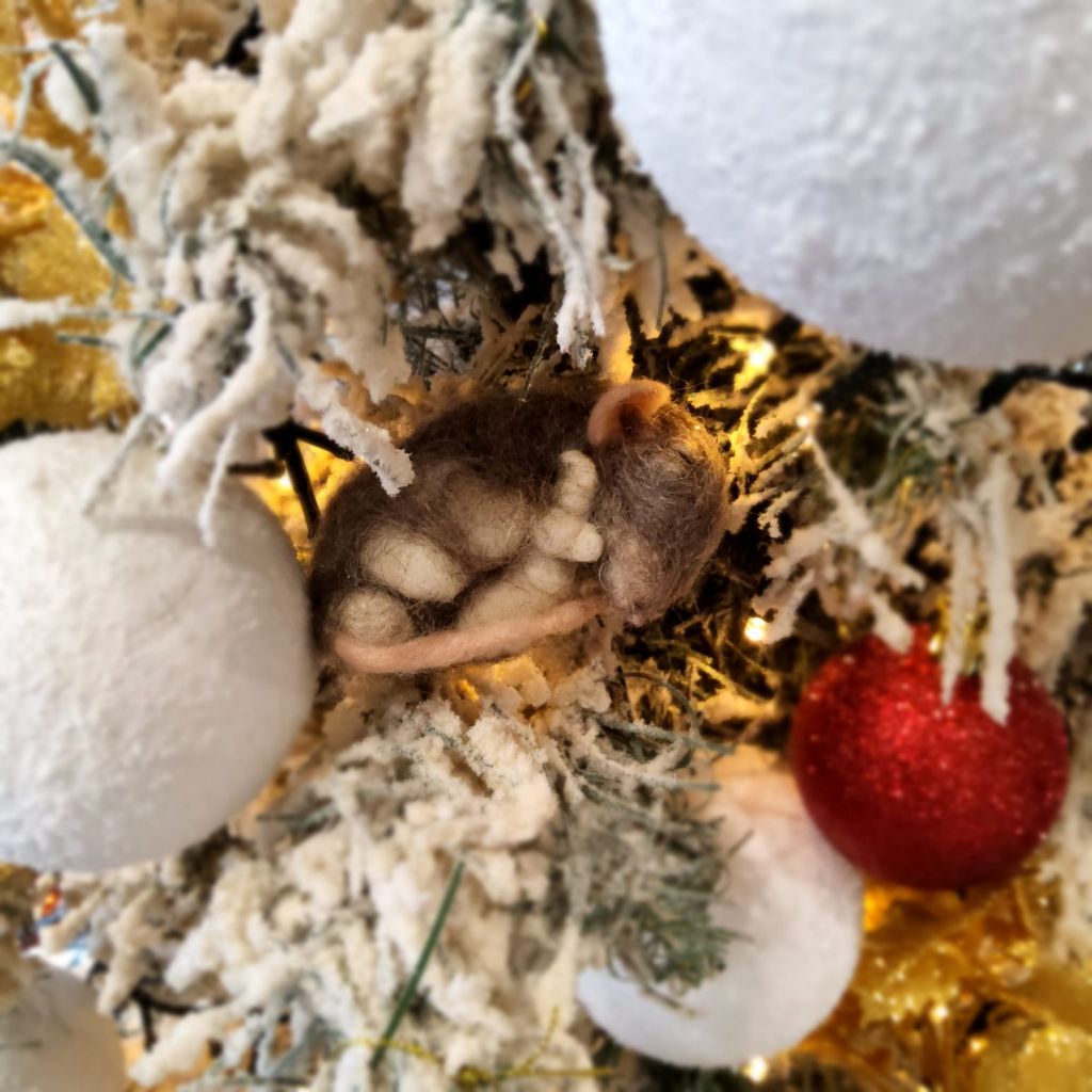 Topolino infeltrito a mano