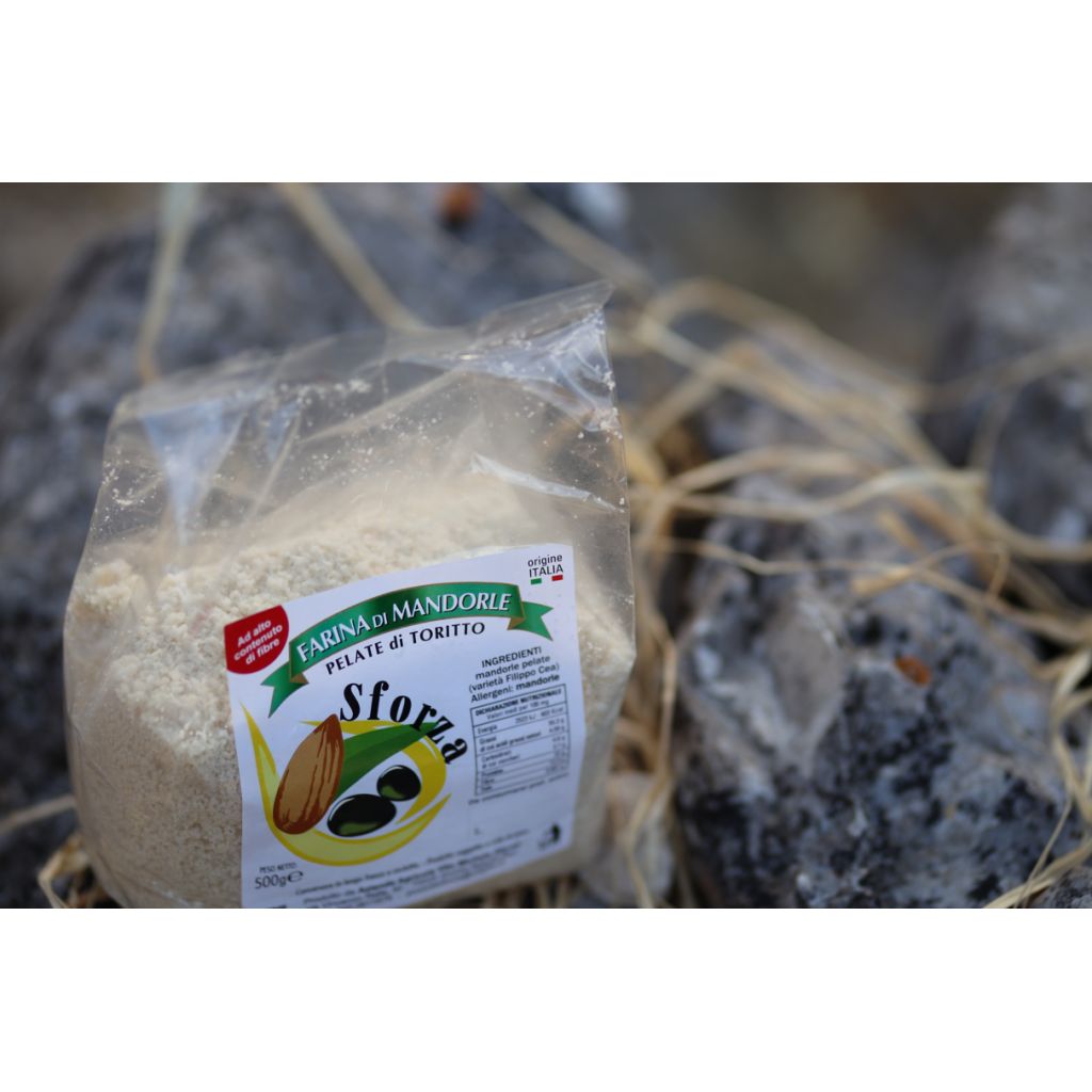 Farina di mandorle pelate