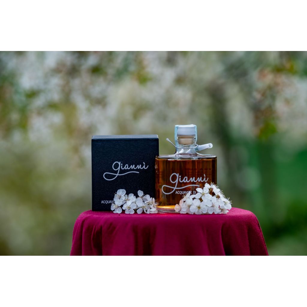 Acquavite di Visciola Barricata Giann&igrave;