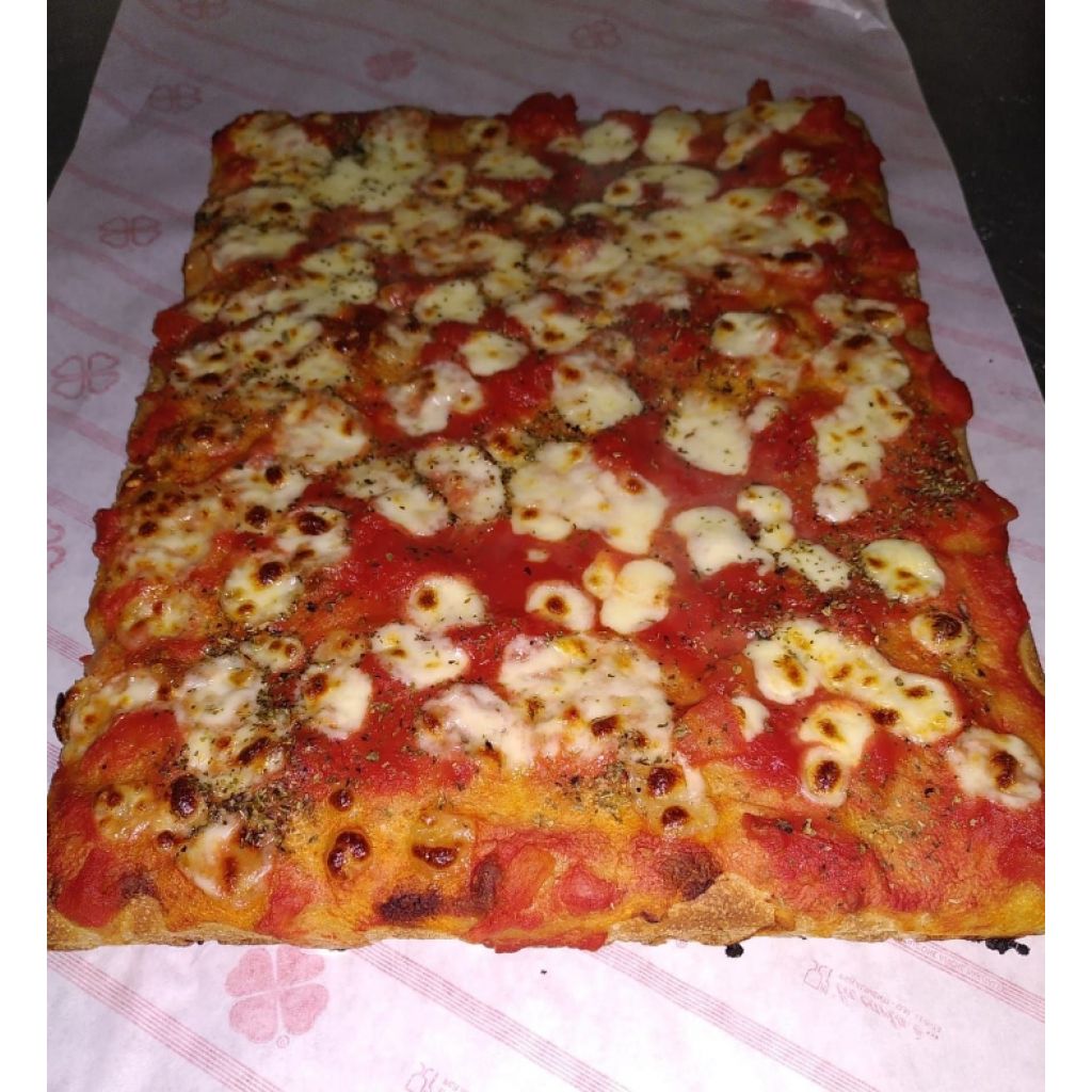 PIZZA MARGHERITA IN TEGLIA 40X30