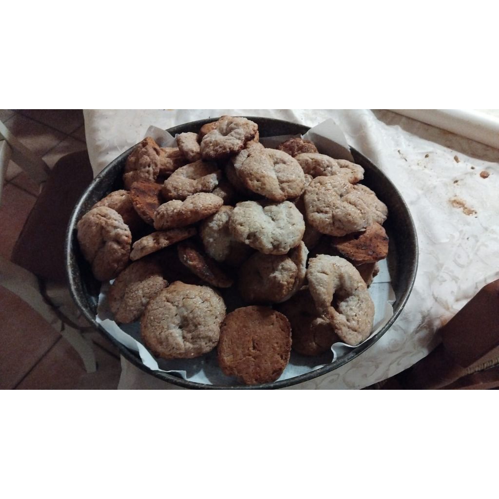 Biscotti al vino cotti nel forno a legna