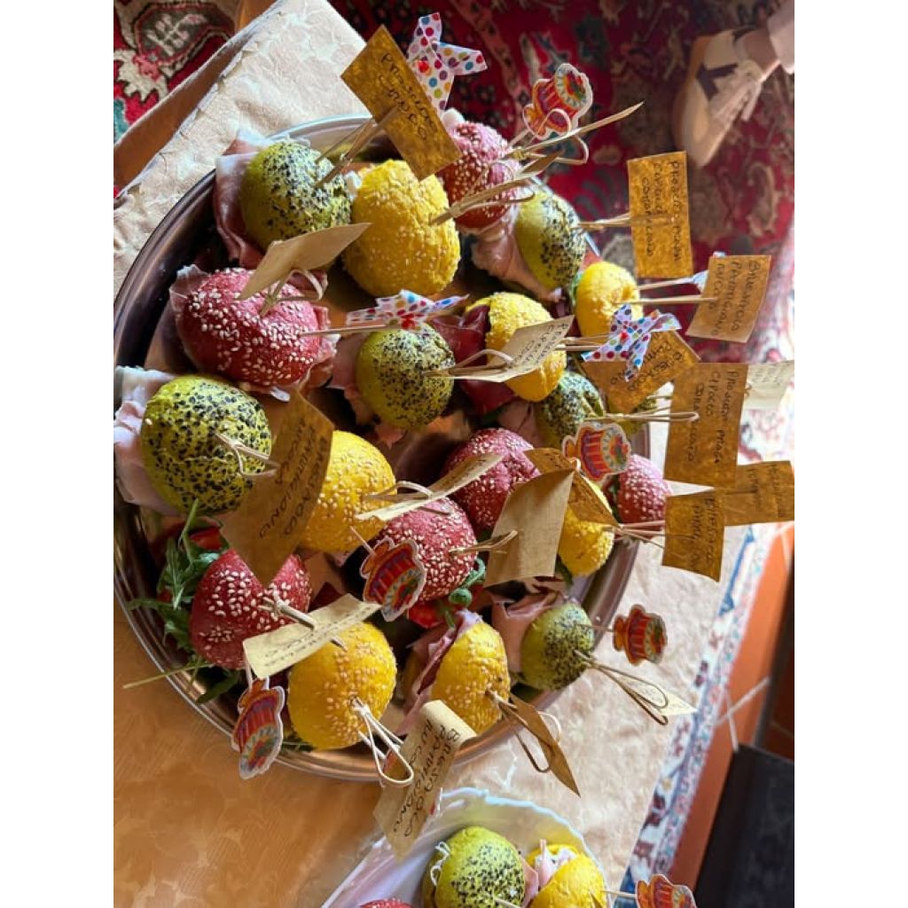 1 vassoio con 30 panini assortiti preparati con cura da chef silvia