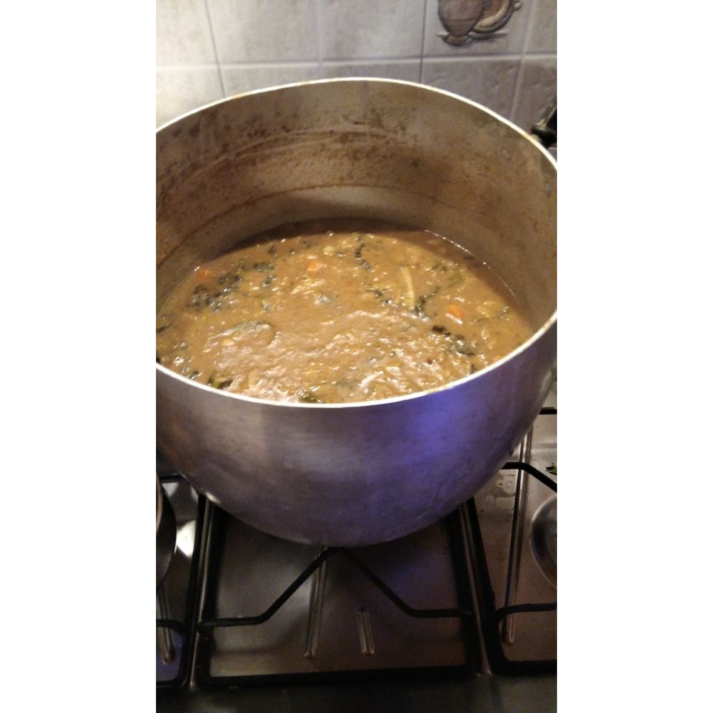 Un piatto di zuppa alla frantoiana