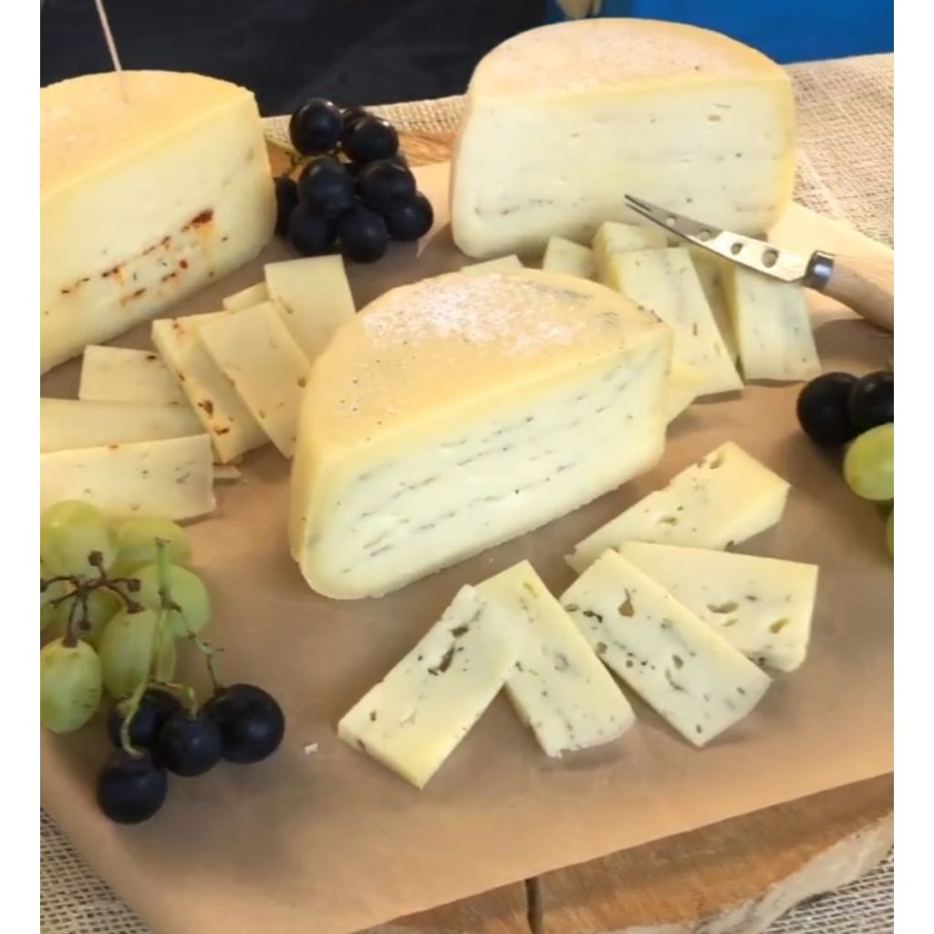 Caciotta all'erba cipollina/pepe/peperoncino